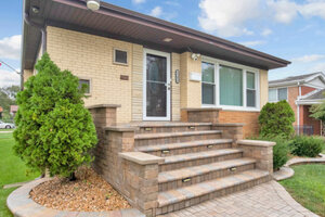 Photo of 8901 S 49th Court Oak Lawn IL 60453