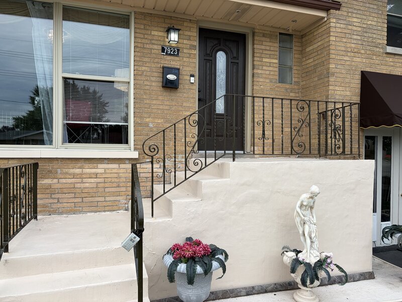 7923 Central Avenue Burbank IL 60459