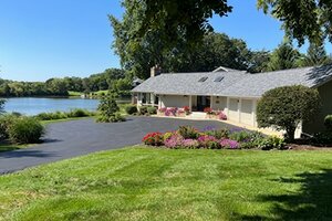 Photo of 498 Lakepoint Drive Barrington IL 60010