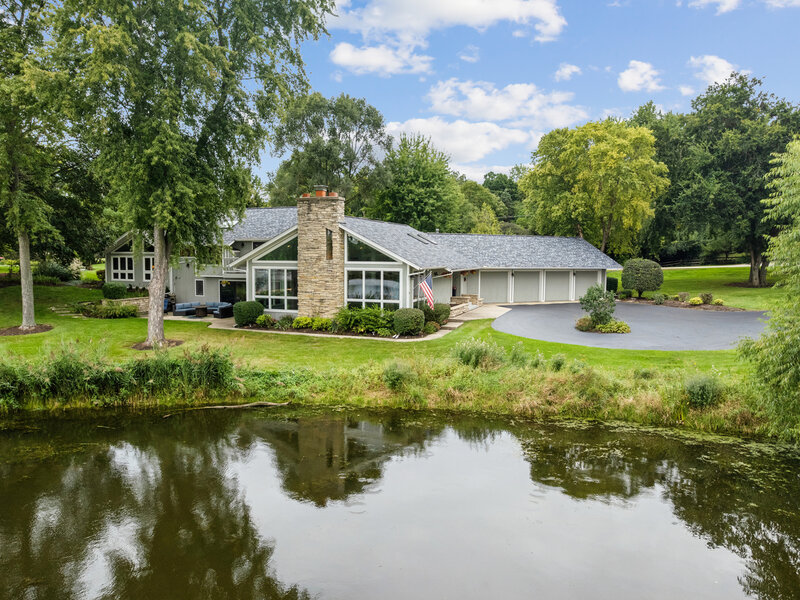 498 Lakepoint Drive Barrington IL 60010