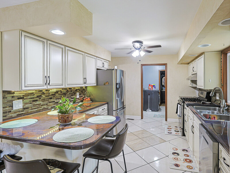 1431 Maple Lane Elgin IL 60123