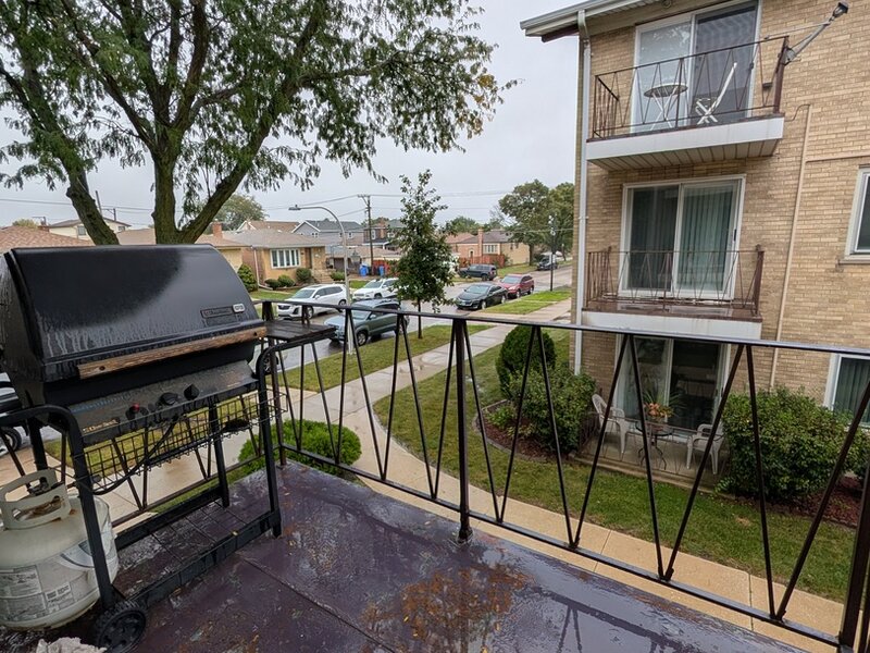 6025 W 64th Place Chicago IL 60638