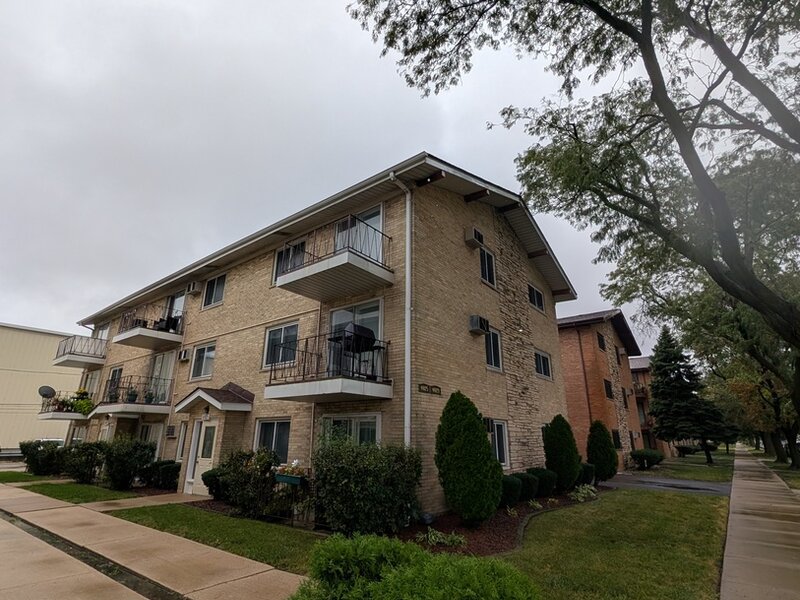 6025 W 64th Place Chicago IL 60638