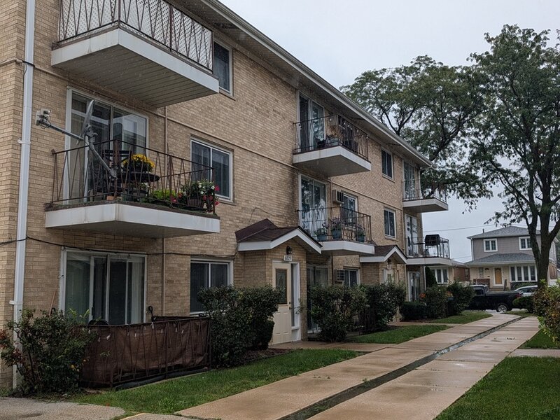 6025 W 64th Place Chicago IL 60638
