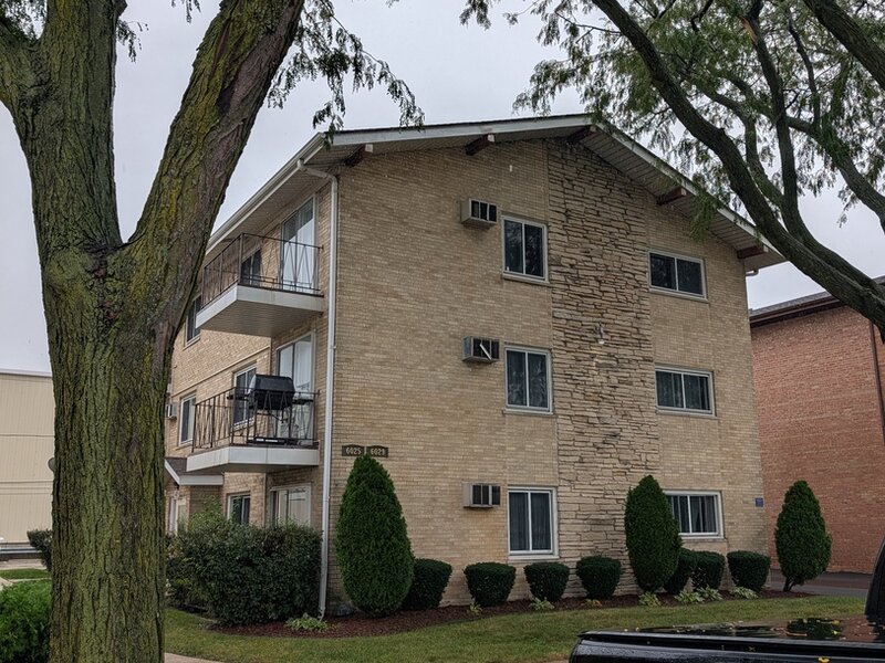 6025 W 64th Place Chicago IL 60638