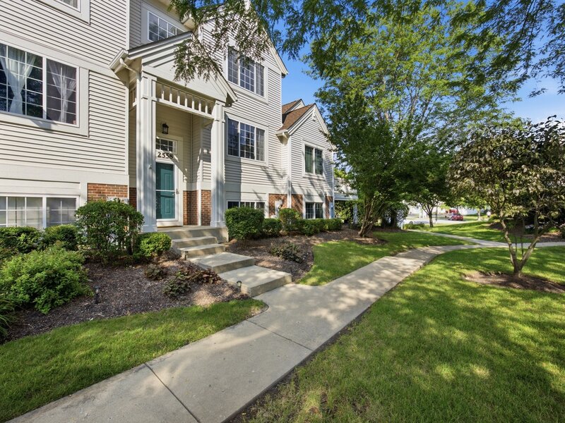 2558 Hatfield Court Elgin IL 60123