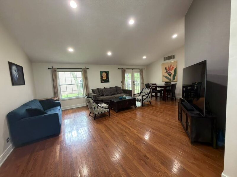 4 Dartmouth Court Streamwood IL 60107