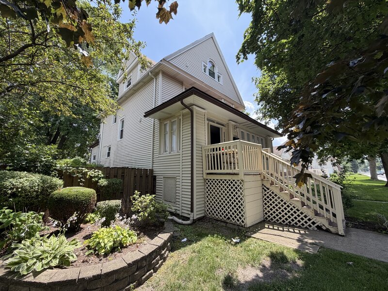 209 S 19th Avenue Maywood IL 60153