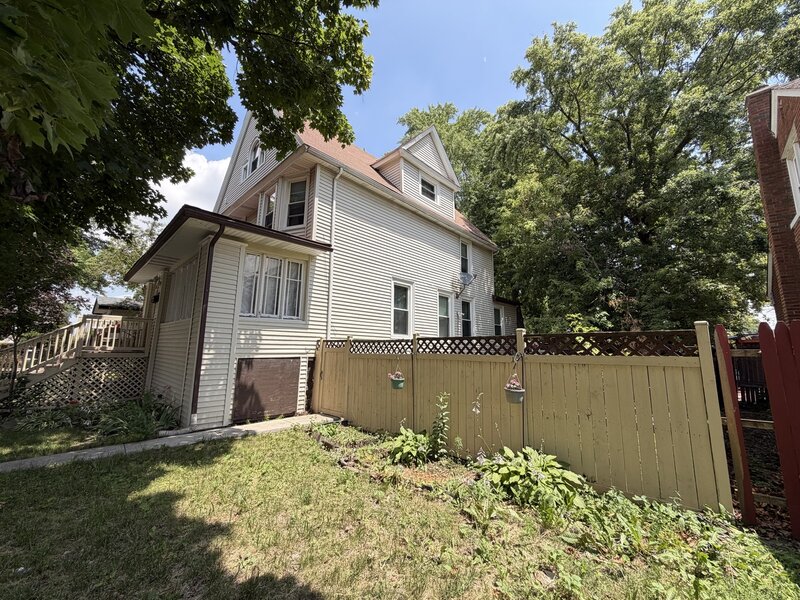 209 S 19th Avenue Maywood IL 60153