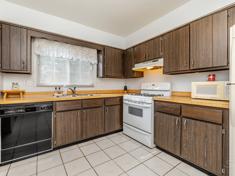 1717 Lakecliffe Drive Wheaton IL 60189