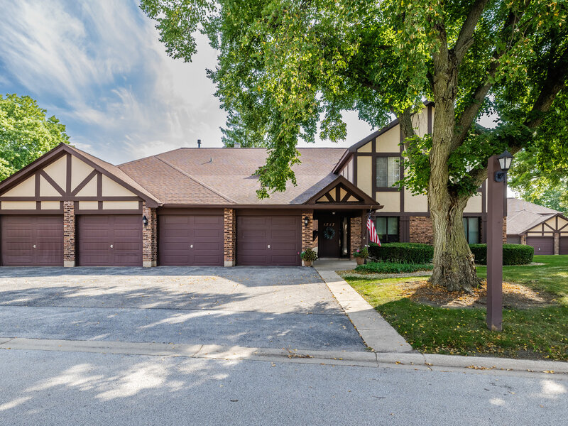 1717 Lakecliffe Drive Wheaton IL 60189