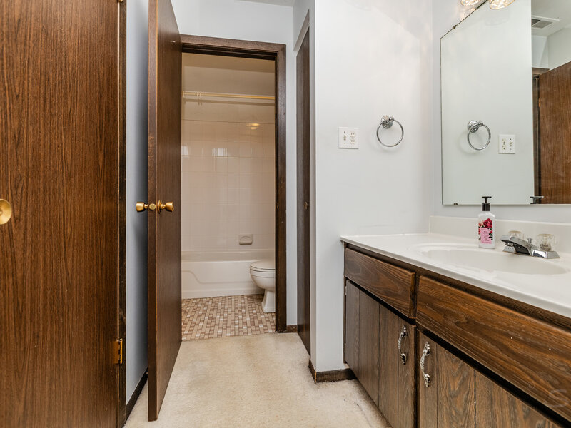 1717 Lakecliffe Drive Wheaton IL 60189