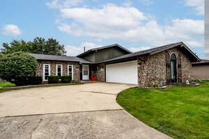 Photo of 2407 Durness Court Crest Hill IL 60403