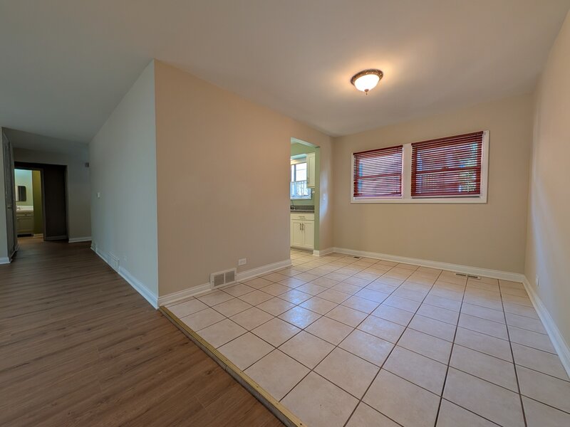 1958 W Morse Avenue Chicago IL 60626