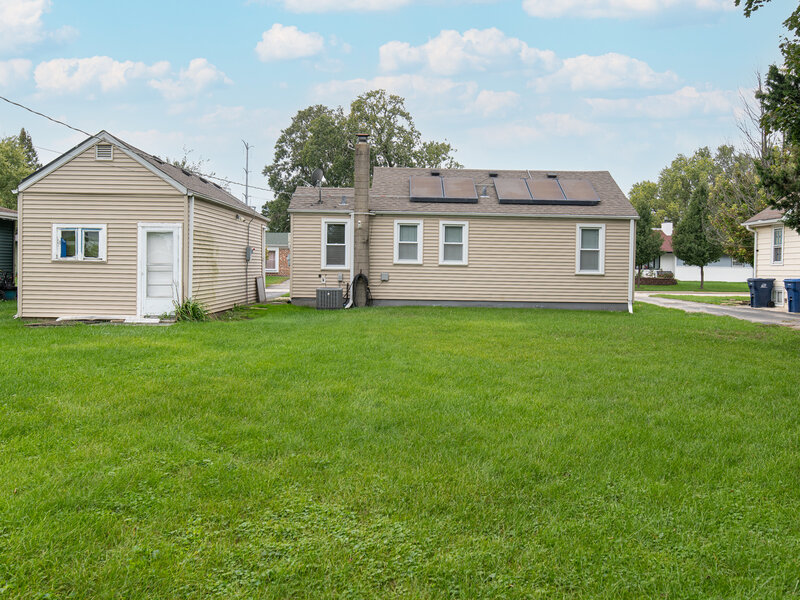 609 N Frolic Avenue Waukegan IL 60085