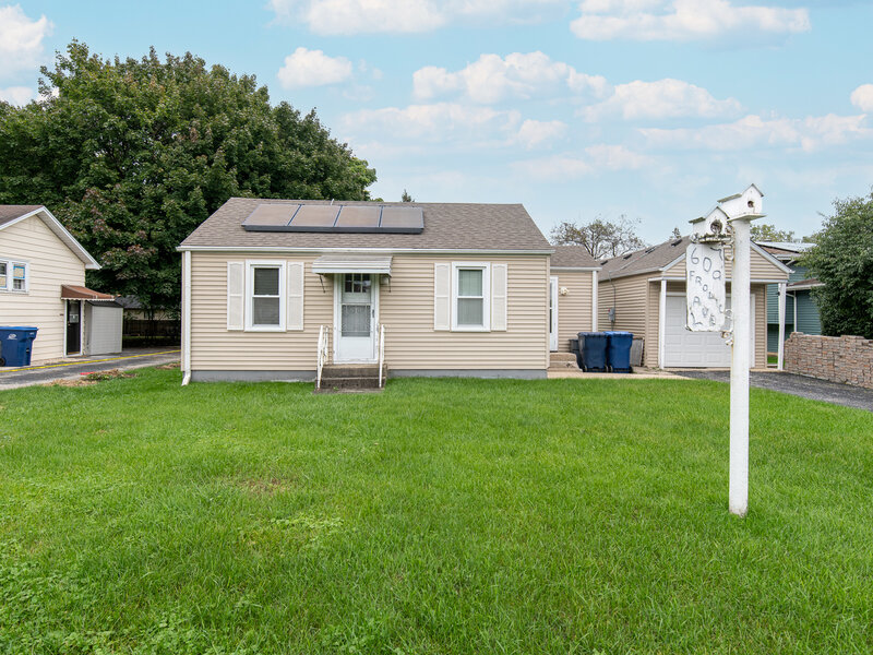 609 N Frolic Avenue Waukegan IL 60085