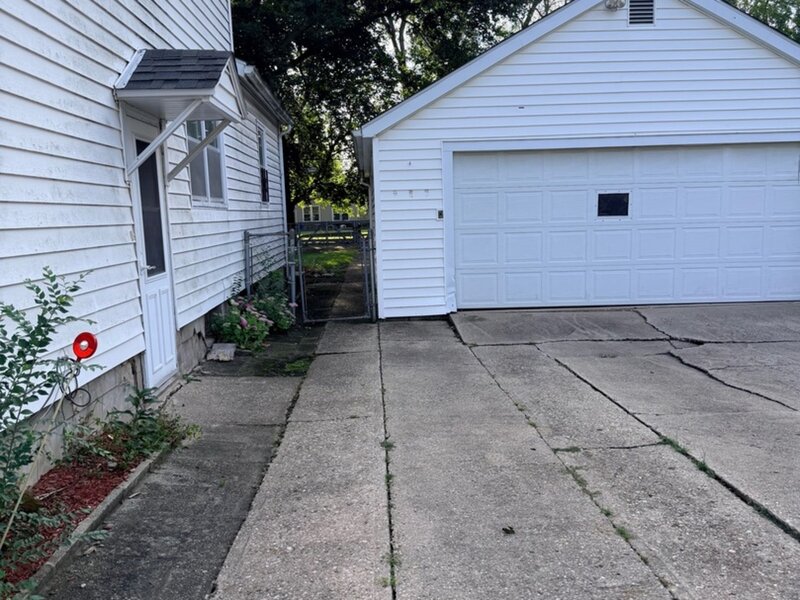 2010 Latham Street Rockford IL 61103
