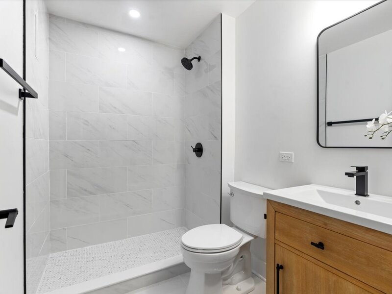3323 N Paulina Street Chicago IL 60657