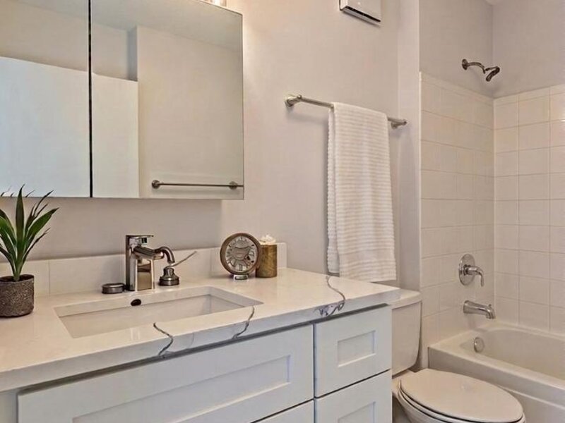 111 W Maple Street Chicago IL 60610