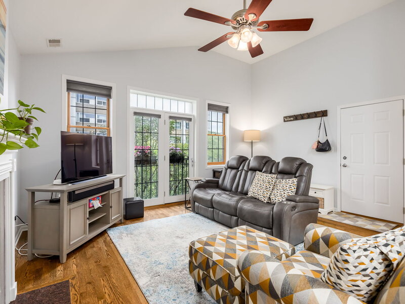 917 W Lakeside Place Chicago IL 60640