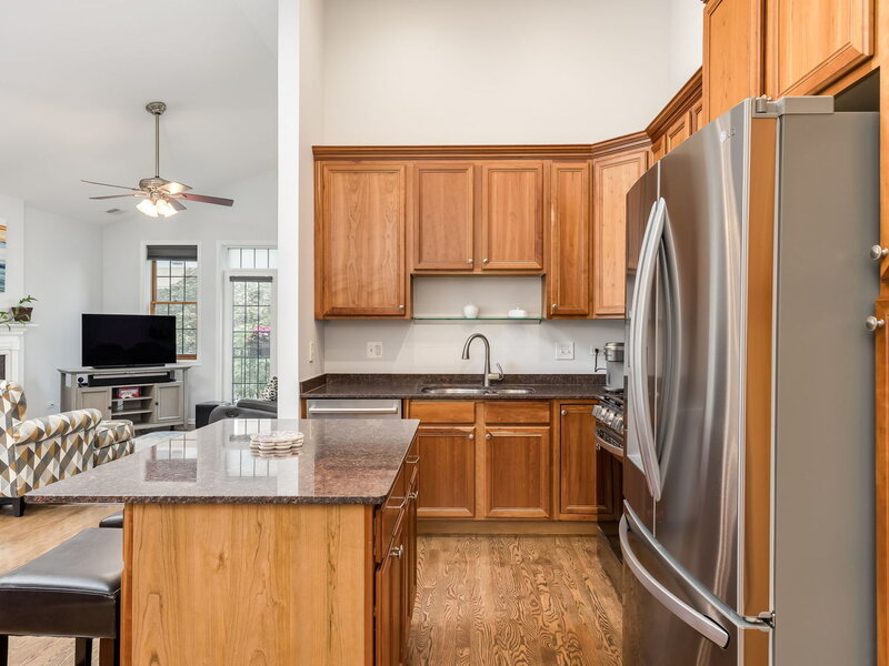 917 W Lakeside Place Chicago IL 60640