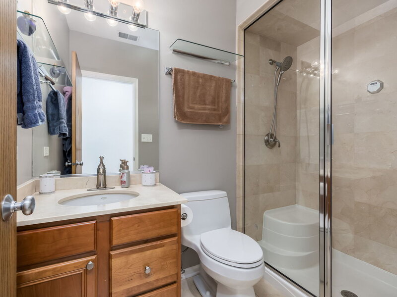 917 W Lakeside Place Chicago IL 60640