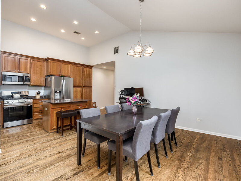 917 W Lakeside Place Chicago IL 60640