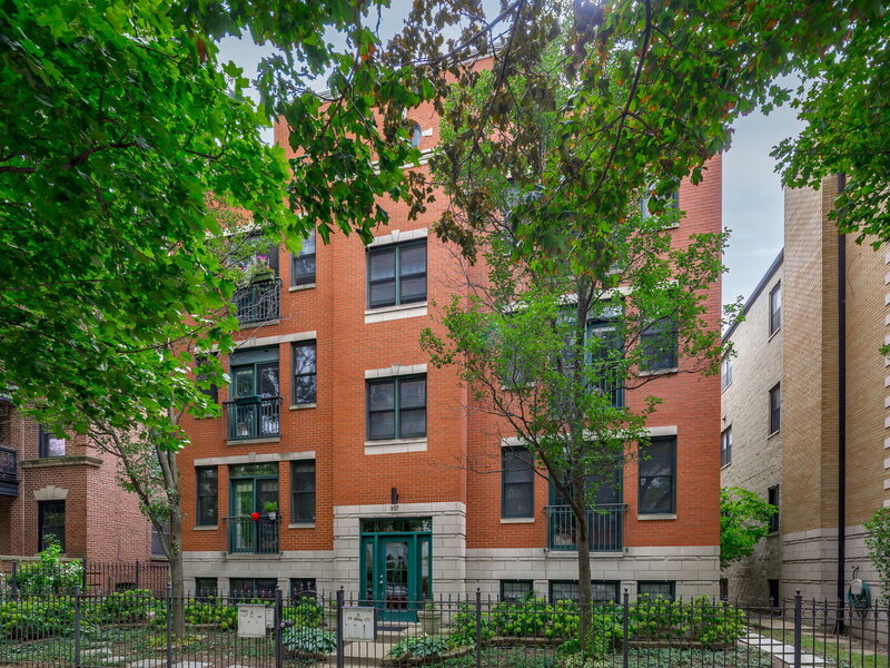 917 W Lakeside Place Chicago IL 60640
