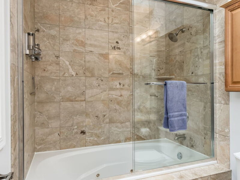 917 W Lakeside Place Chicago IL 60640
