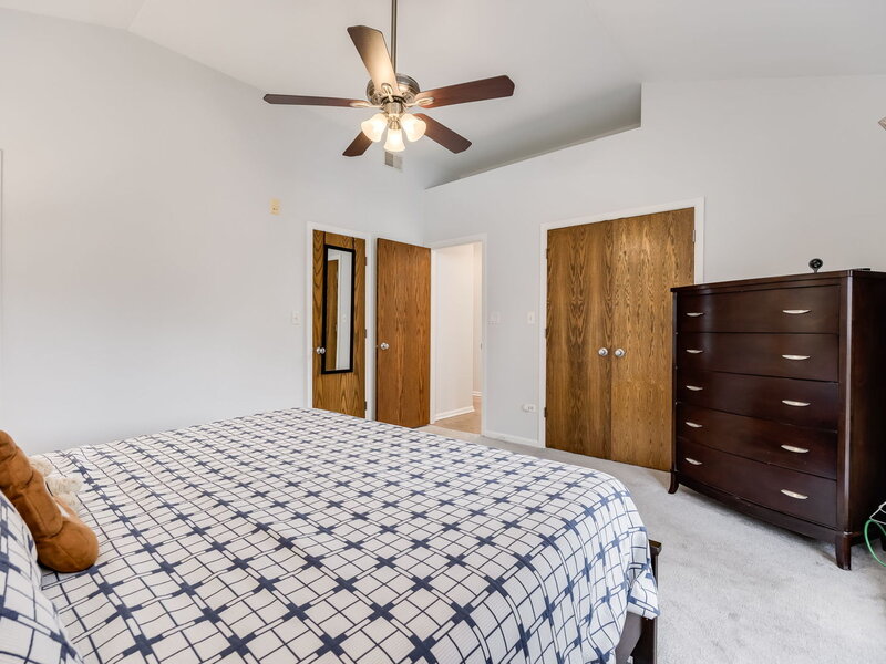 917 W Lakeside Place Chicago IL 60640