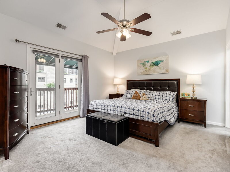 917 W Lakeside Place Chicago IL 60640