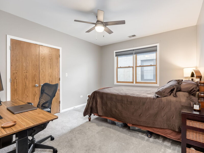 917 W Lakeside Place Chicago IL 60640
