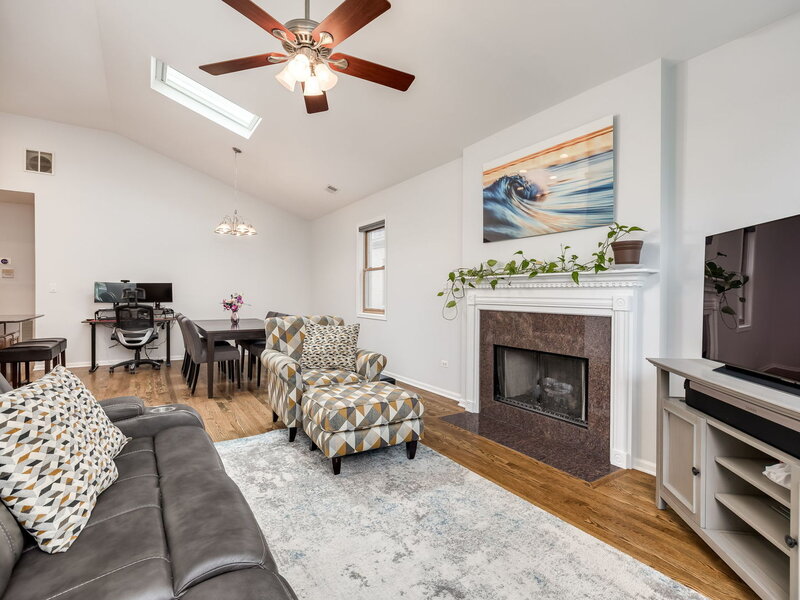 917 W Lakeside Place Chicago IL 60640