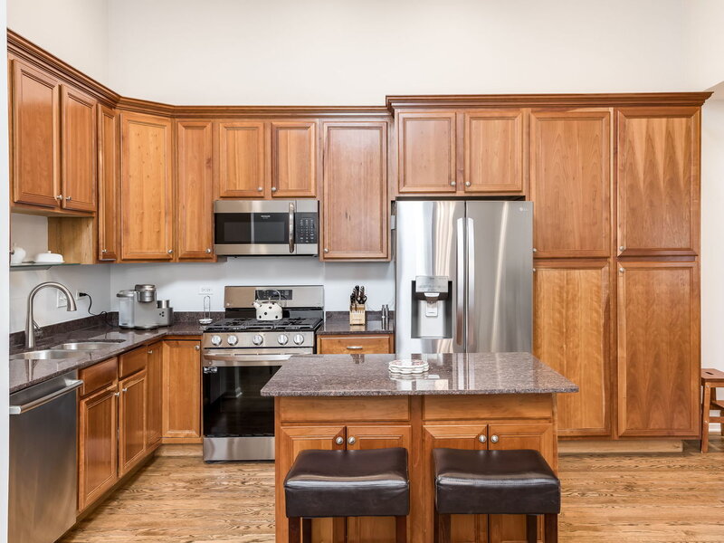 917 W Lakeside Place Chicago IL 60640