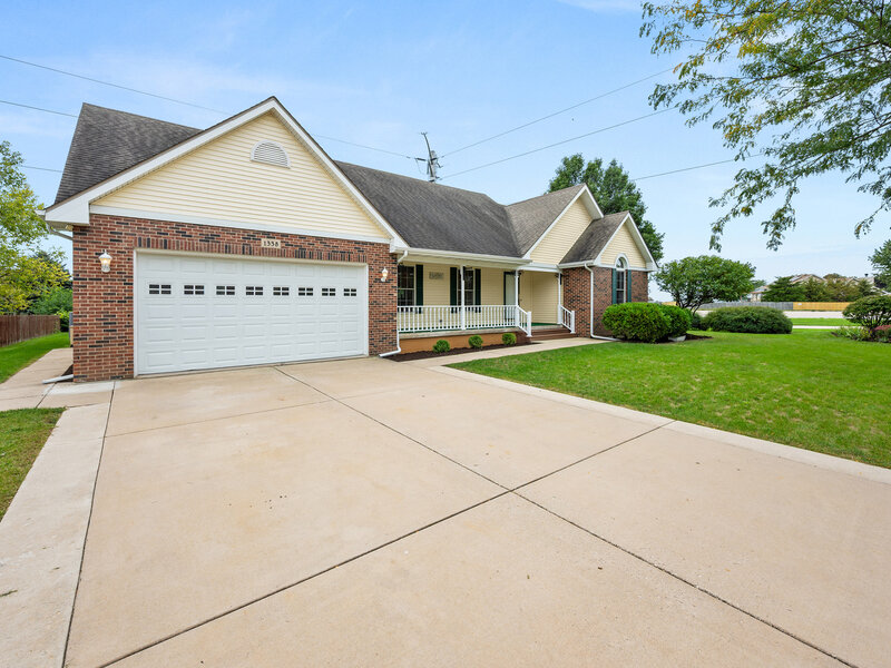 1338 Foxbend Drive Sycamore IL 60178