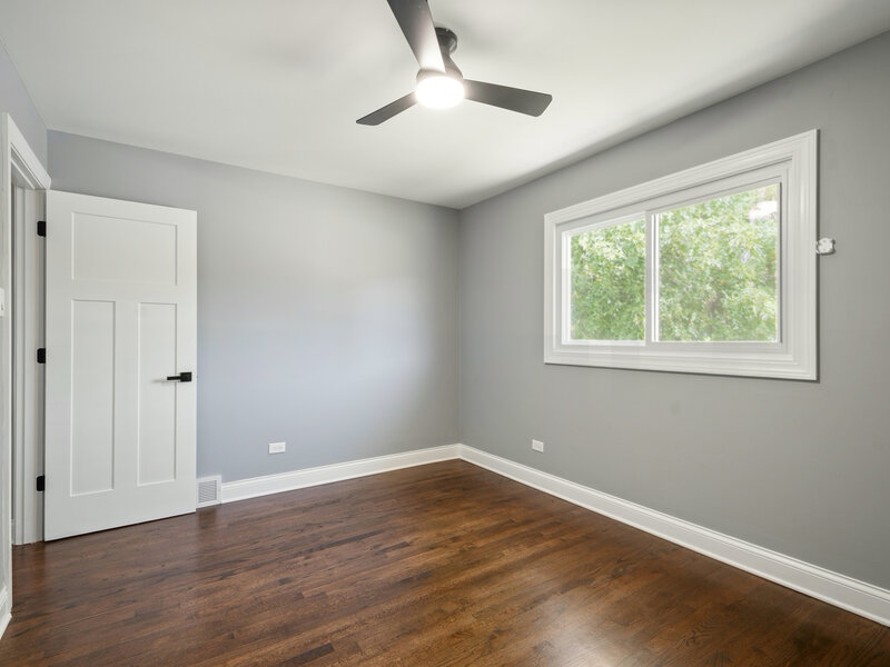 14057 S Hoxie Avenue Burnham IL 60633