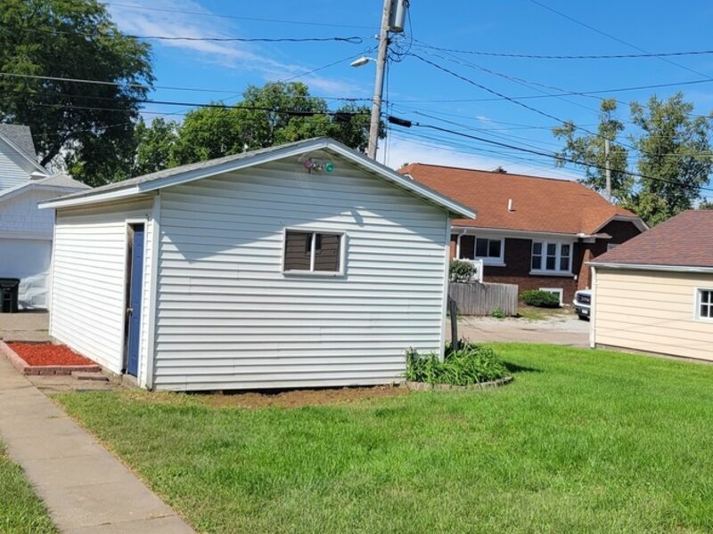 1734 Davie Street Davenport IA 52804