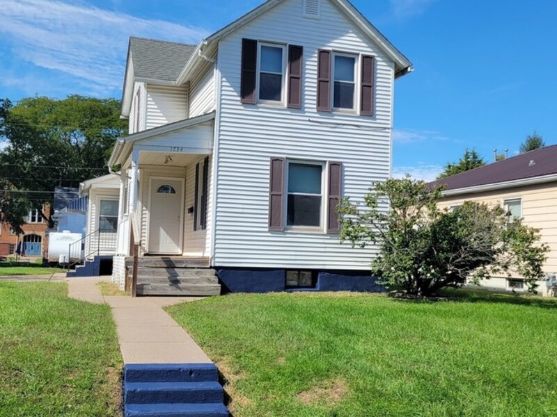 1734 Davie Street Davenport IA 52804