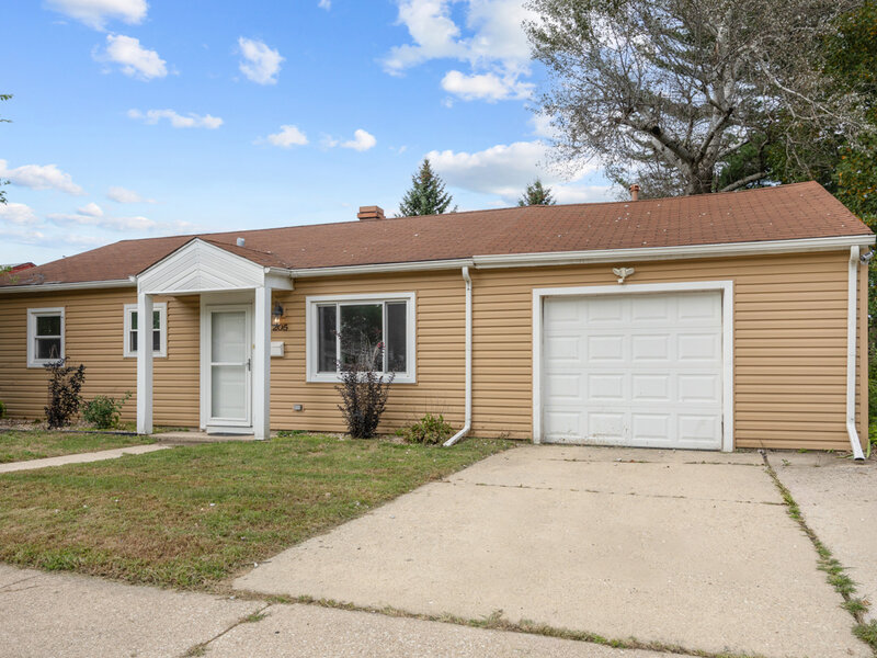 205 Hereford Drive Steger IL 60475