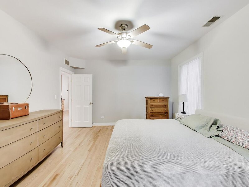 4411 N Beacon Street Chicago IL 60640