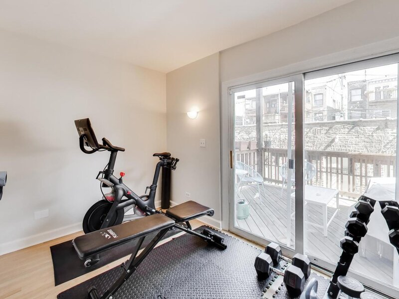 4411 N Beacon Street Chicago IL 60640