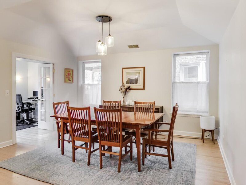 4411 N Beacon Street Chicago IL 60640