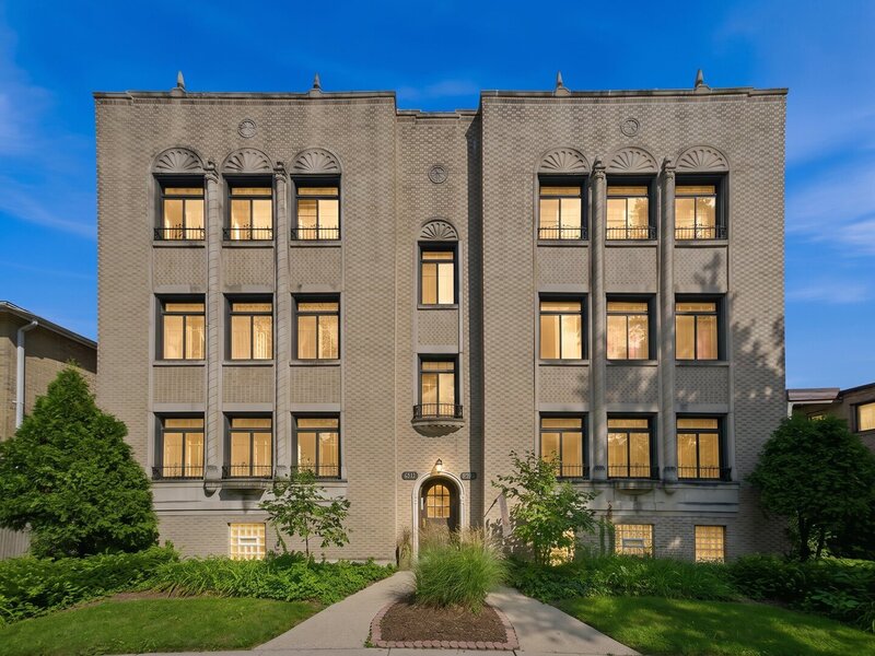 6211 N Mozart Street Chicago IL 60659