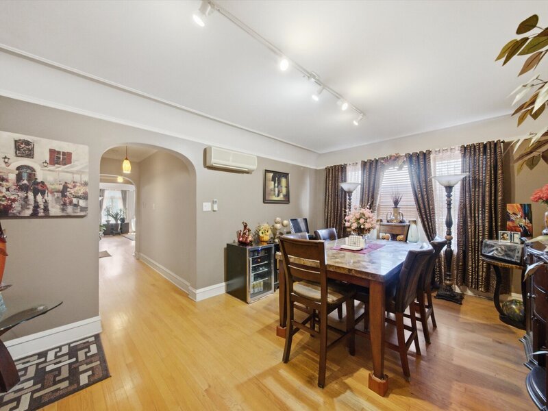 6211 N Mozart Street Chicago IL 60659