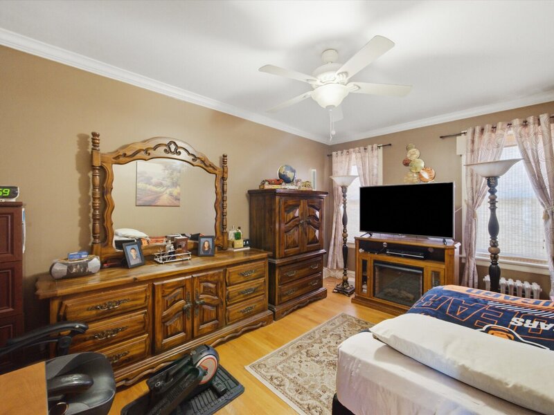 6211 N Mozart Street Chicago IL 60659