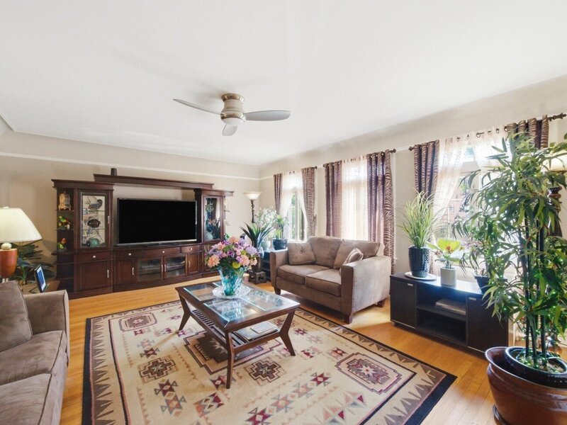 6211 N Mozart Street Chicago IL 60659