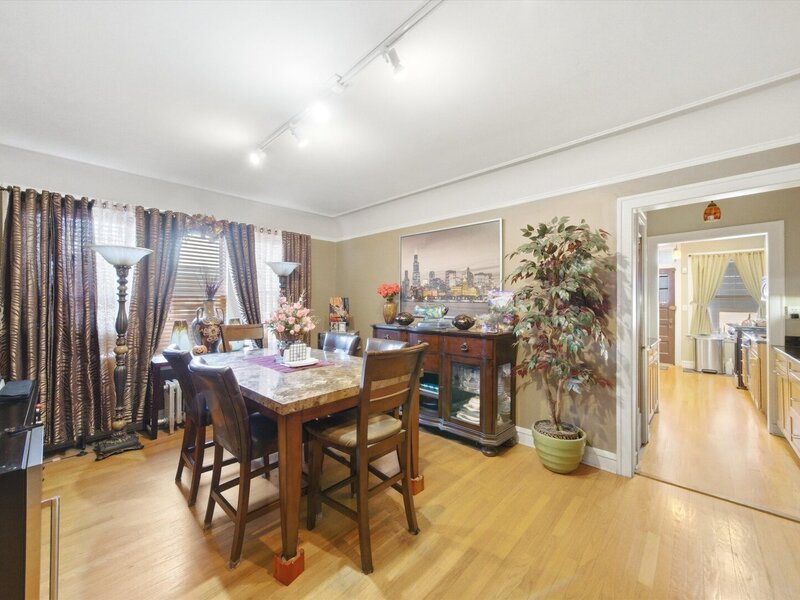 6211 N Mozart Street Chicago IL 60659