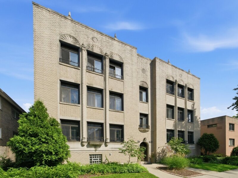 6211 N Mozart Street Chicago IL 60659