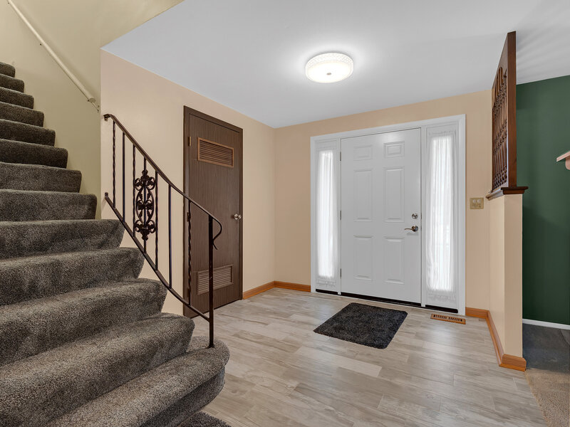 864 Pinehurst Lane Schaumburg IL 60193