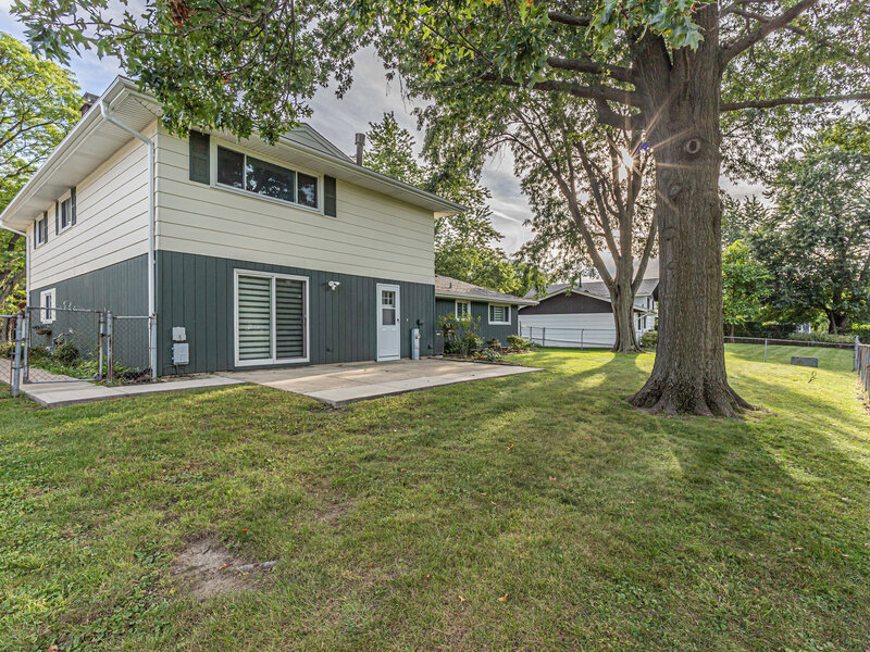 864 Pinehurst Lane Schaumburg IL 60193